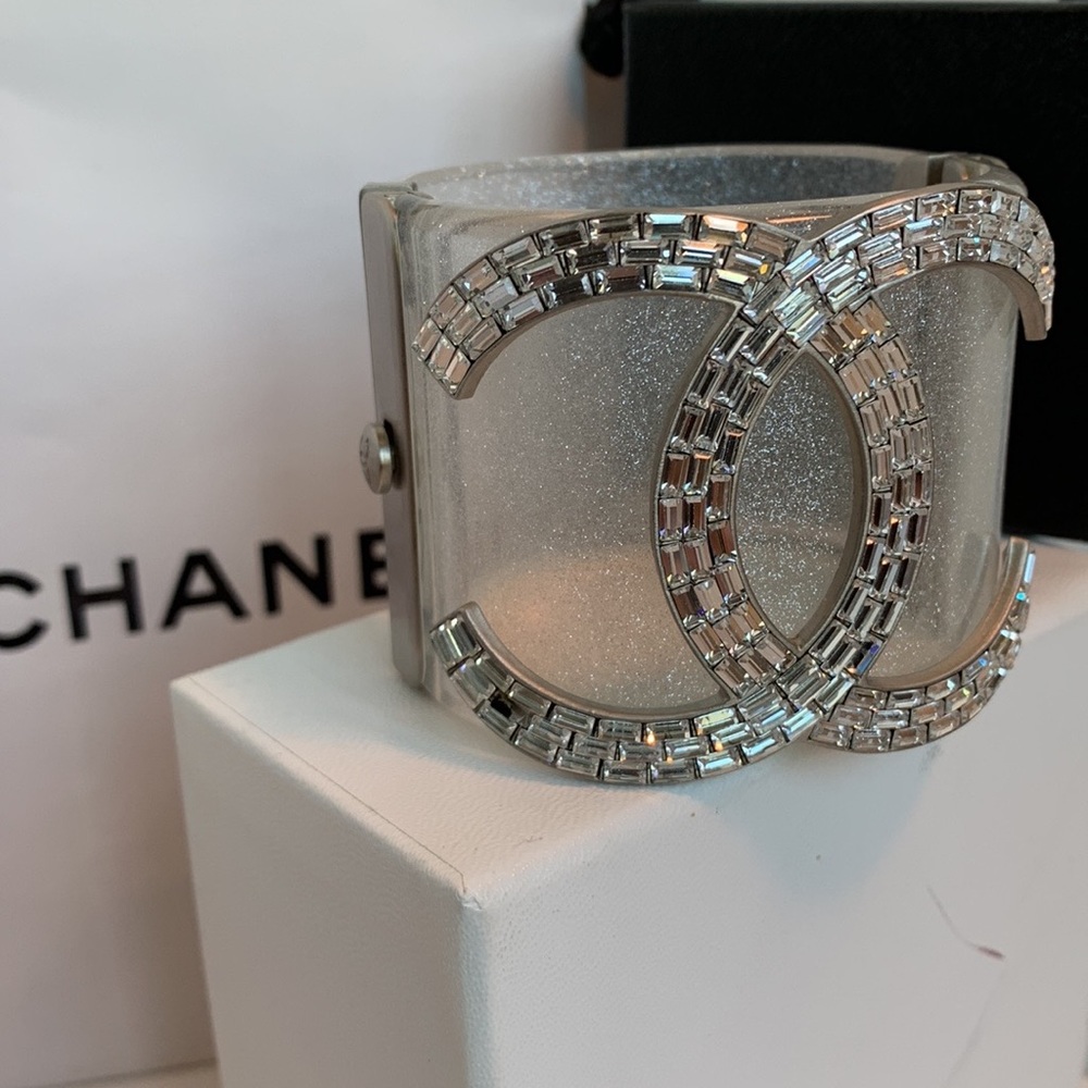 CHANEL 🤍 Rare Sparkle Bling Lucite Emerald Cut Crystal Cuff CC Logo Bracelet 🦄